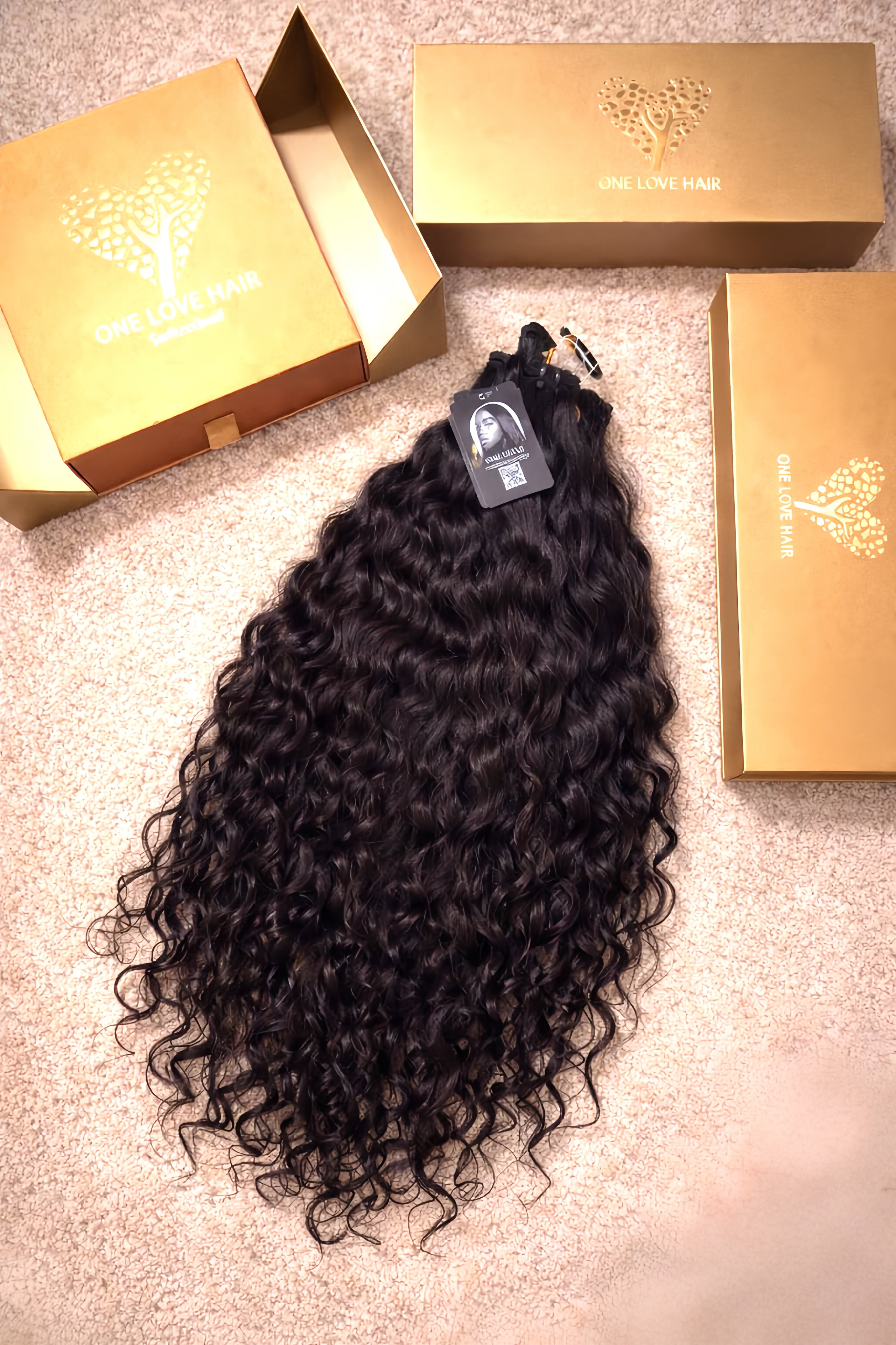 Hochwertige, unbehandelte indische Remy-Haarverlängerungen, lockig • Jetzt kaufen, später bezahlen