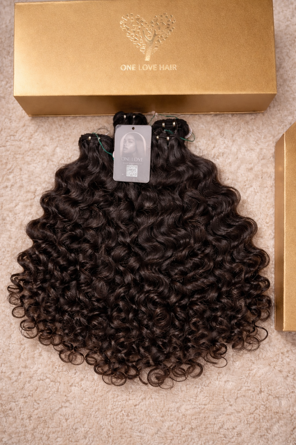 Unverarbeitete indische Remy-Haarverlängerungen, lockig – von einer einzelnen Spenderin